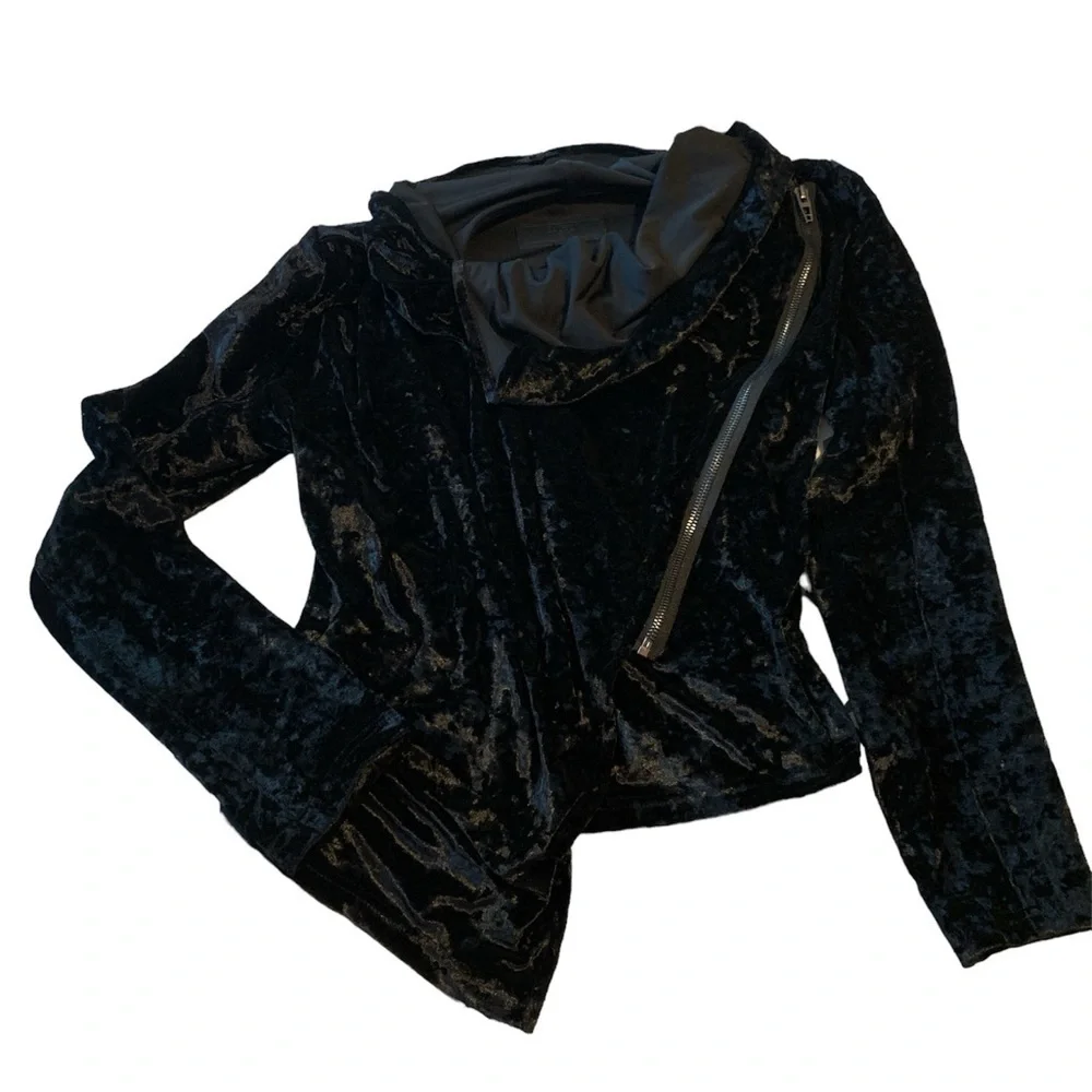 XS BLANKNYC BLACK VELVET ASYMMETRICAL JACKET NWOT - Picture 3 of 8